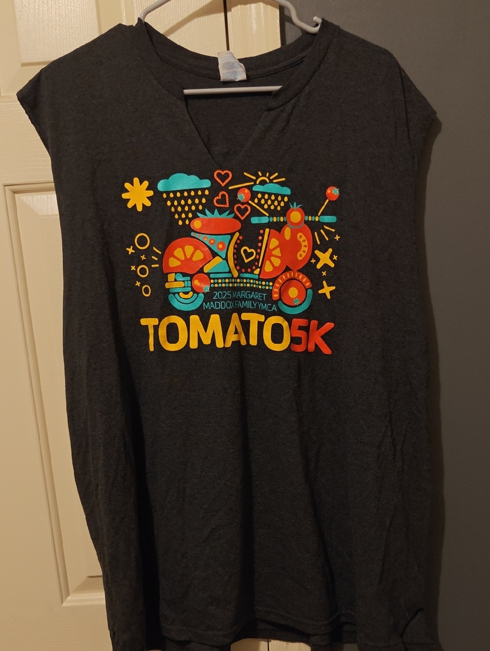 Tomato 5K Graphic Muscle Tank Top - Charcoal